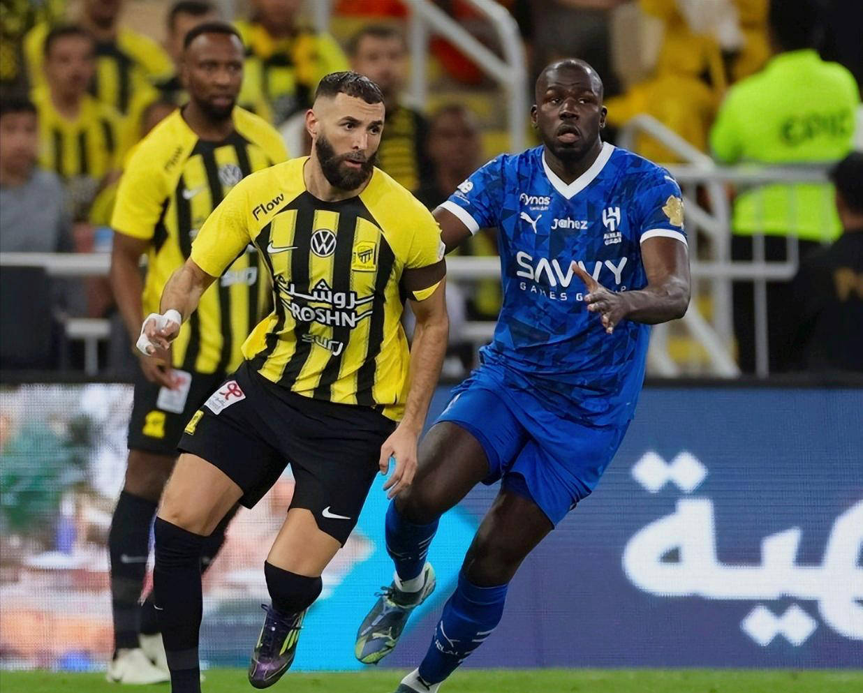 曼联绝杀瓦伦西亚,本泽马高光表现的简单介绍 曼联绝杀瓦伦西亚,本泽马高光表现的简单介绍