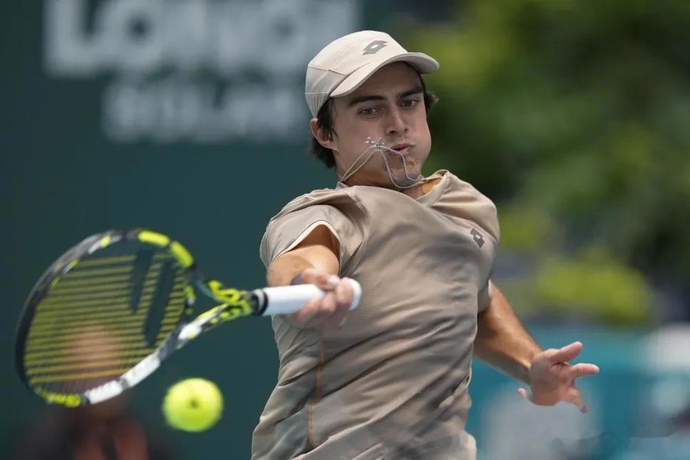 LOL英雄联盟投注竞猜-包含澳大利亚网球队轻取意大利网球队，兹维列夫制霸全场的词条