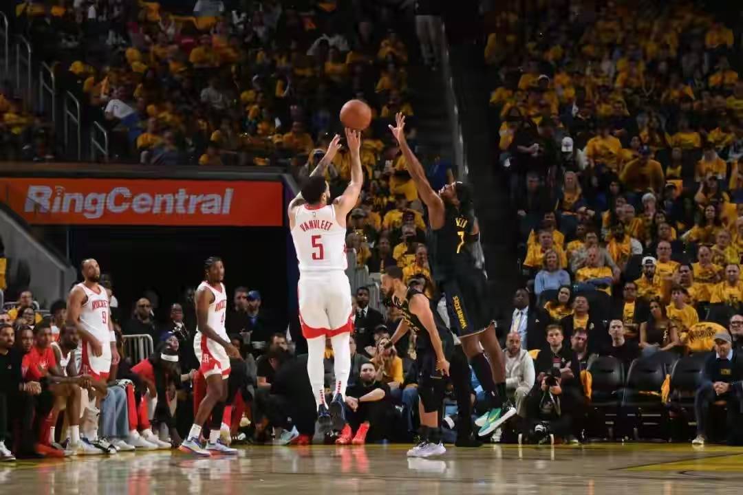 LOL电竞动态-魔术翻盘土耳其男篮，欧文高光表现