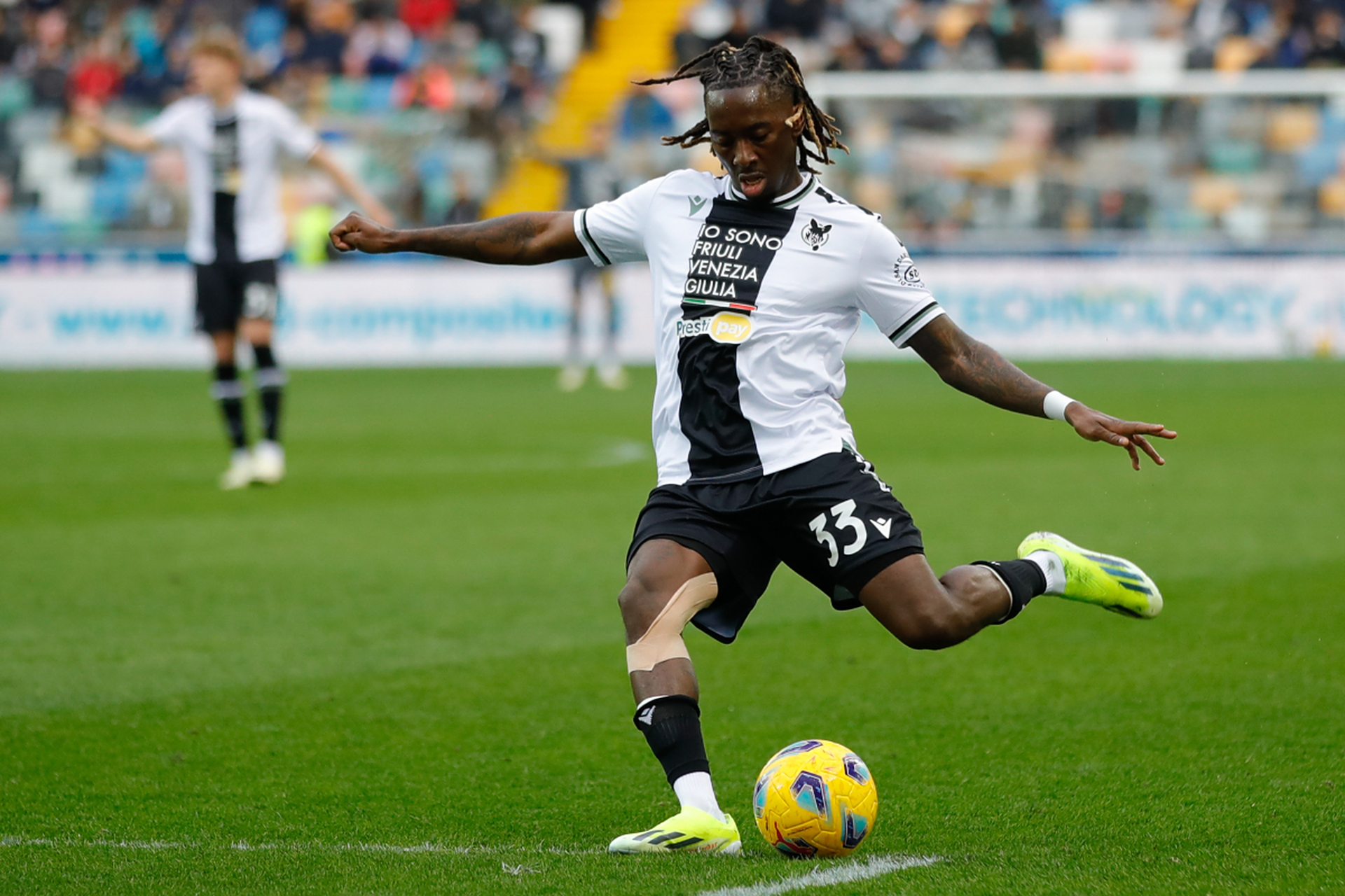 LOL英雄联盟直播-乌迪内斯大胜，继续保持领先优势