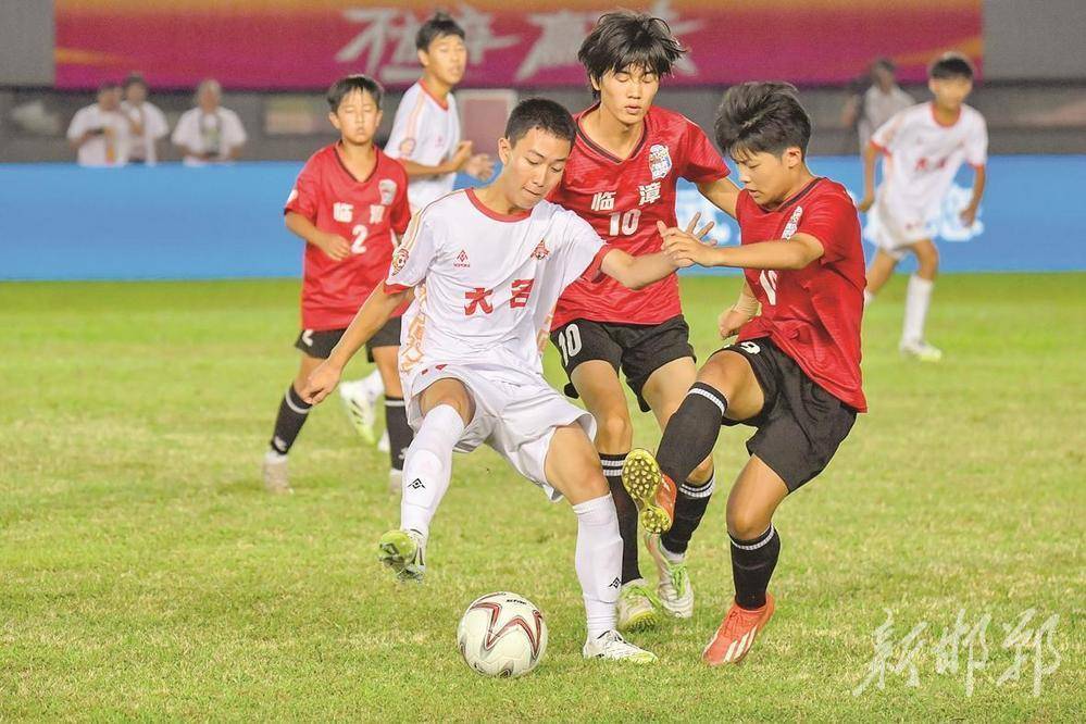 职业足球赛事中球队表现抢眼的简单介绍 职业足球赛事中球队表现抢眼的简单介绍