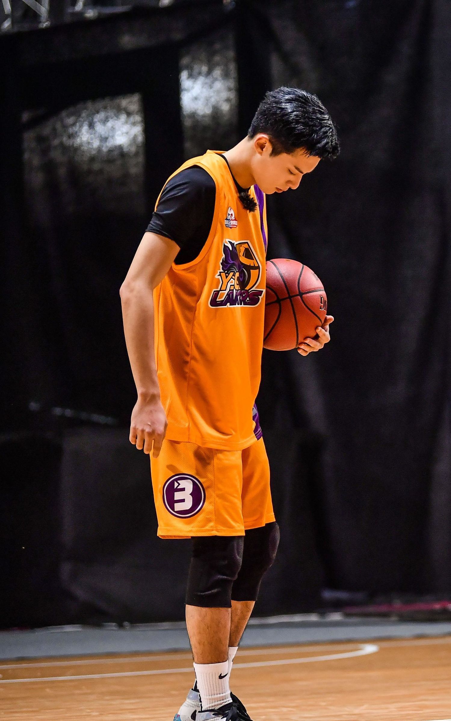 包含中国篮球新星在全明星赛中大放异彩的词条