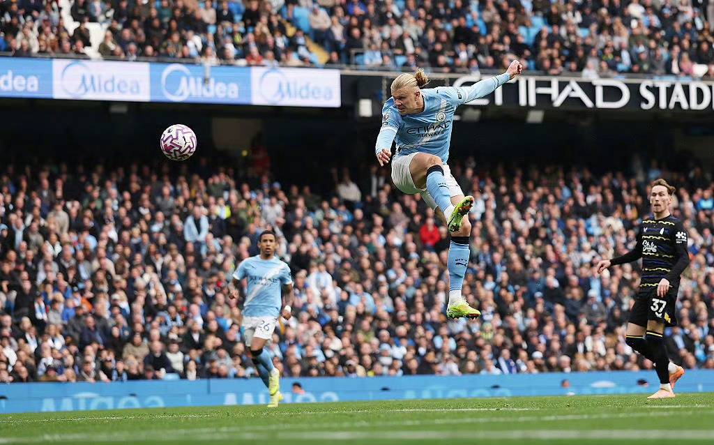 曼城客场大胜切尔西,升至英超亚军的简单介绍 曼城客场大胜切尔西,升至英超亚军的简单介绍