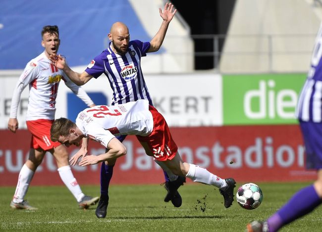 埃瓦尔客场抗击,实力有望挑战联赛榜首!的简单介绍 埃瓦尔客场抗击,实力有望挑战联赛榜首!的简单介绍