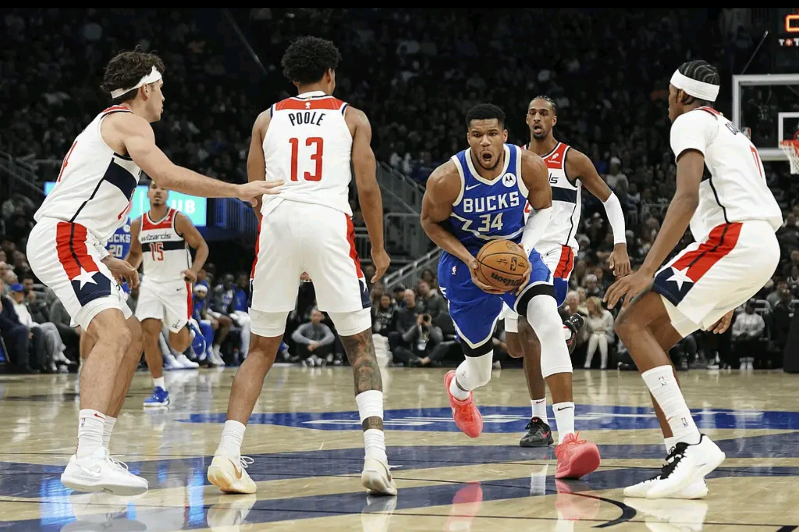 LPL赛事观看-雄鹿队连续两战获胜，字母哥领衔稳扎稳打的简单介绍