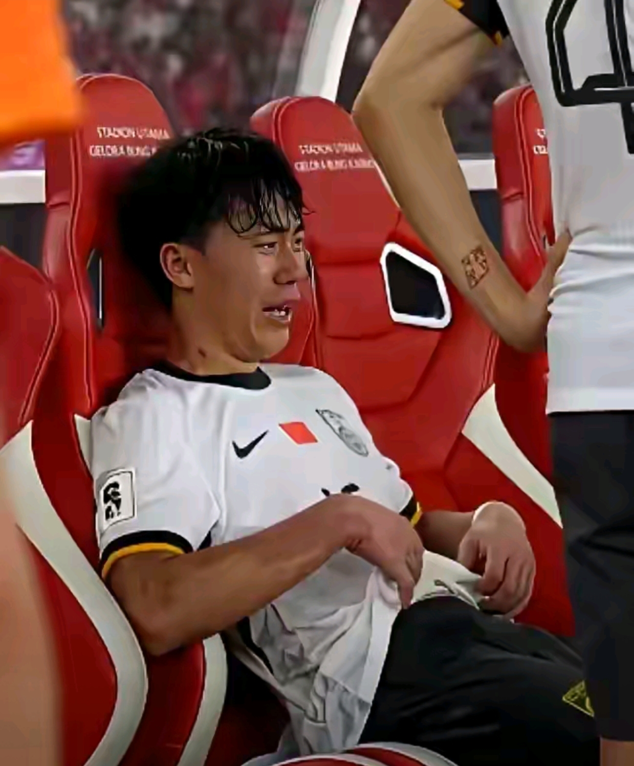 LOL电竞动态-关于球员名次更替，实力不减，保持竞争力的信息