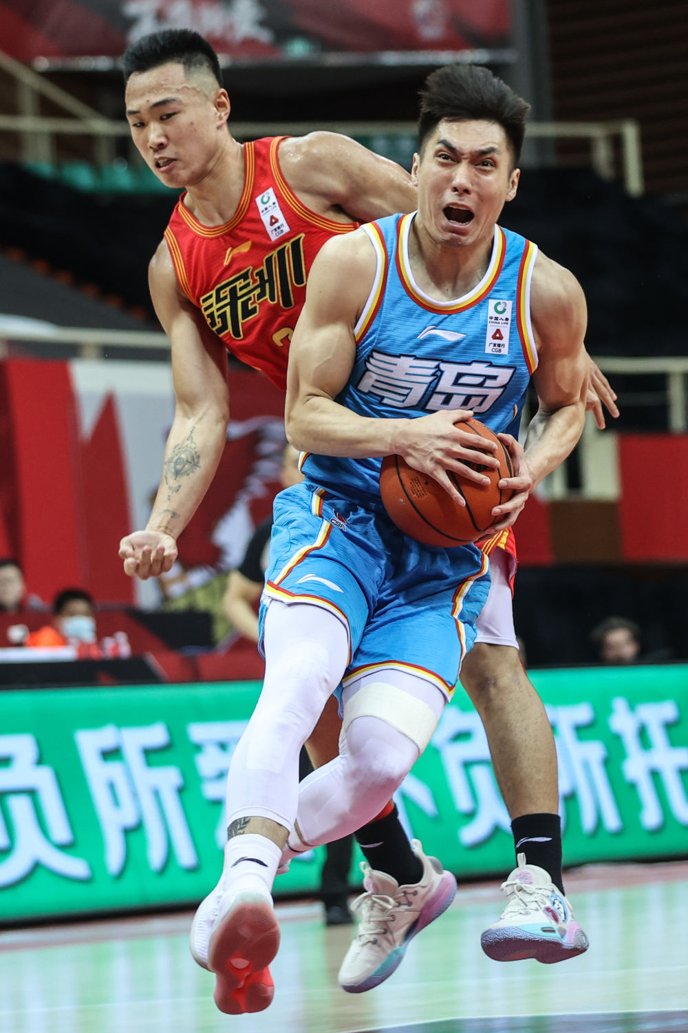 浙江队横扫青岛队，布克统治全场的简单介绍