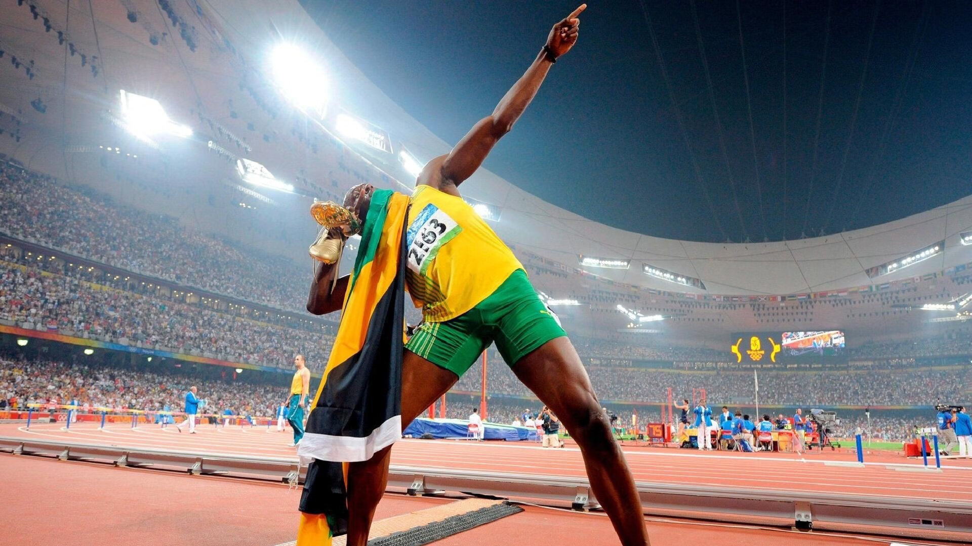 世界杯之夜，苏亚雷斯防守端锁死对手，诠释现代前锋新定义