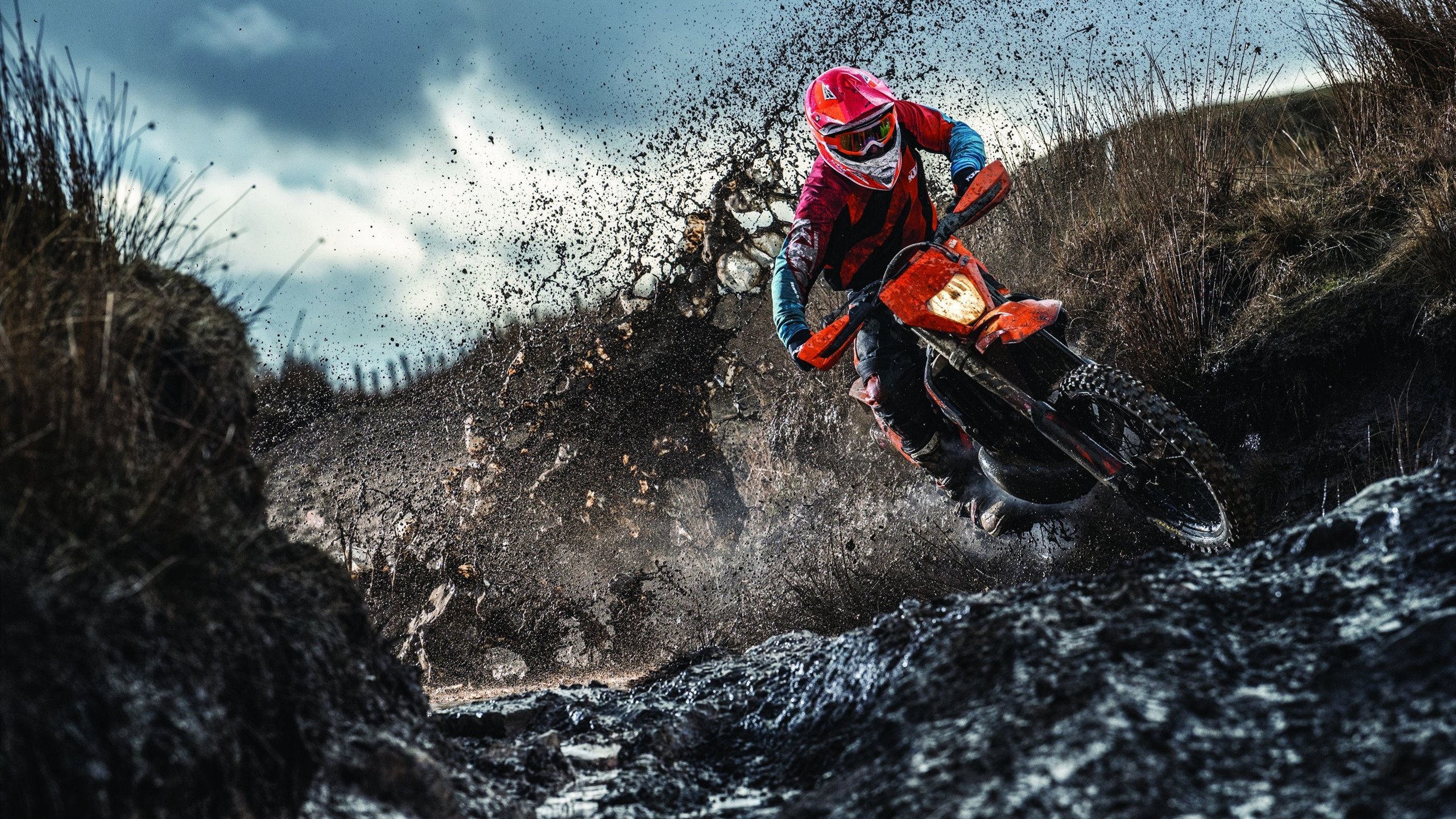 从圣西罗到世界之巅，巴斯托尼的大舞台定律在洪都拉斯与摩洛哥的绿茵镜像中闪耀