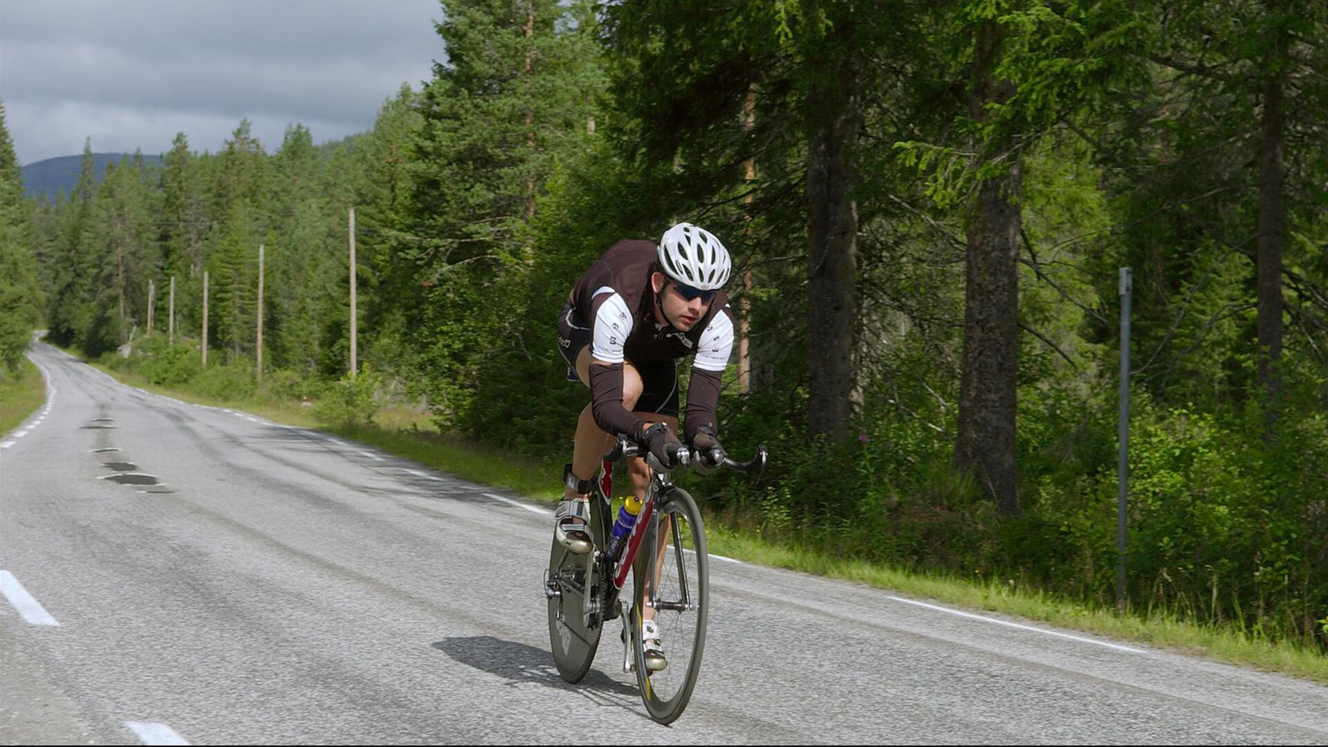 LOL英雄联盟赛事指南-双雄记，雄鹿速胜广东队，德罗赞季后赛接管比赛的启示
