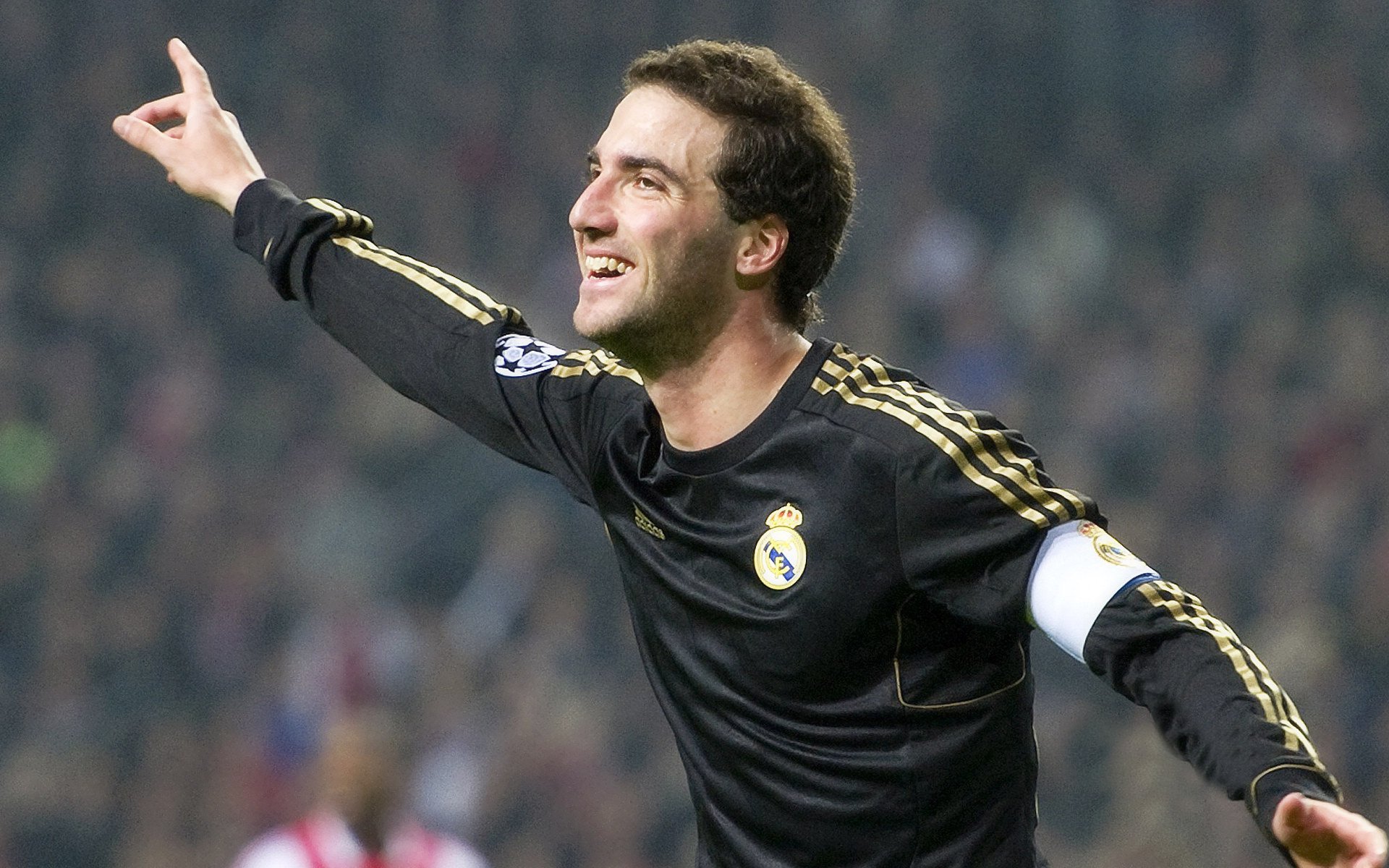 LOL电竞动态-冰与火的交锋，韩国队鏖战波兰队，许昕刷新纪录